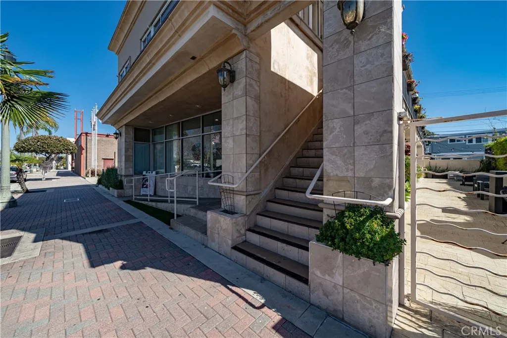 Additional image 31 of 526 Main St, Huntington Beach, CA 92648
