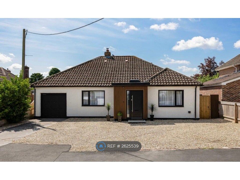 4 bed bungalow to rentCarisbrook Terrace, Chiseldon, Swindon SN4