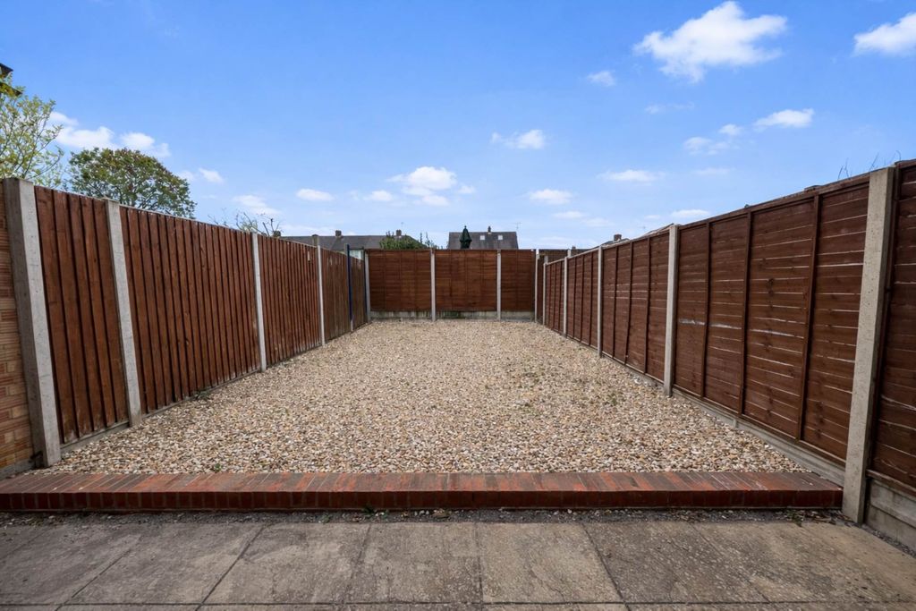 Additional image 10 of 1 bed semi-detached house to rentSomerset Avenue, Luton LU2