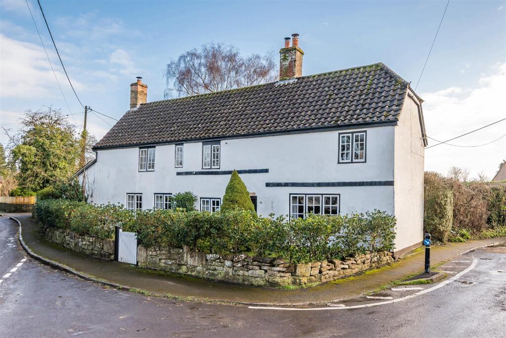 Main Street, Keevil