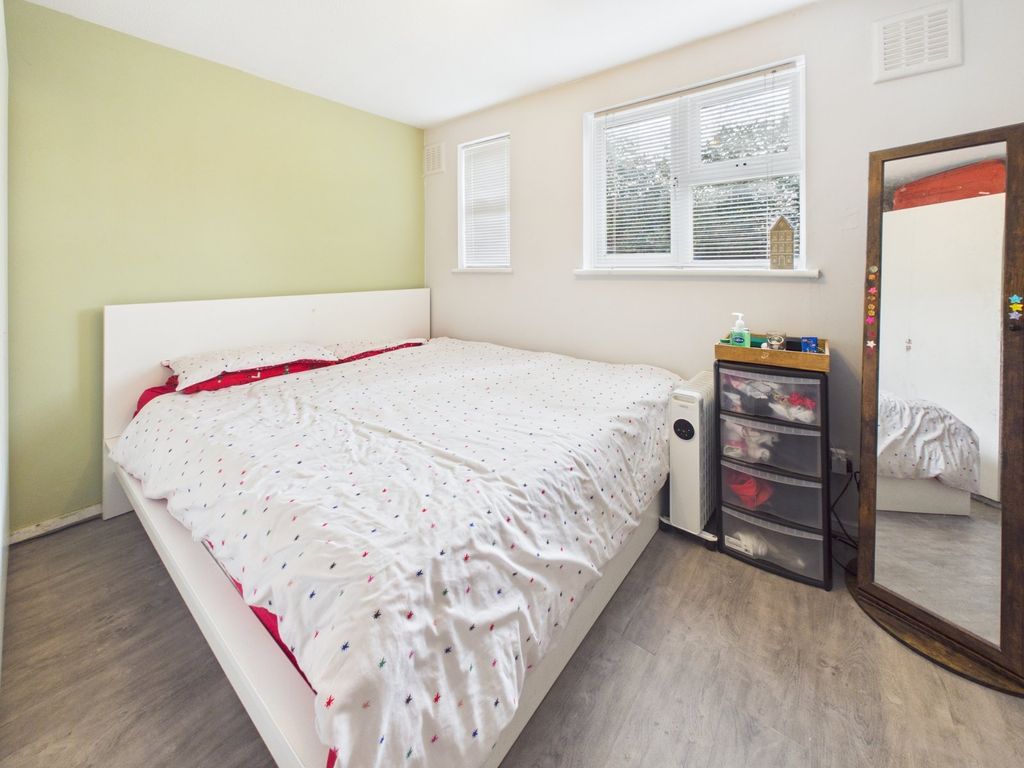 Additional image 5 of 2 bed flat for saleBoveney Close, Cippenham, Berkshire SL1