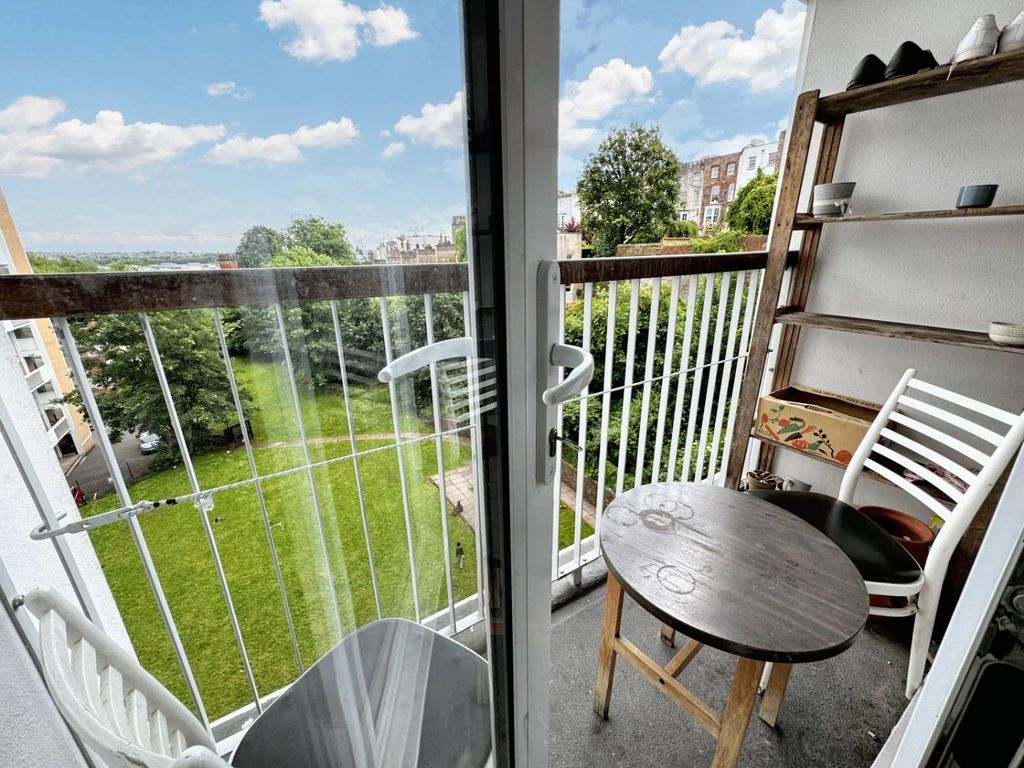 Additional image 2 of 3 bed flat to rentFlat 52, Brandon House, Jacobs Wells Road, Bristol BS8