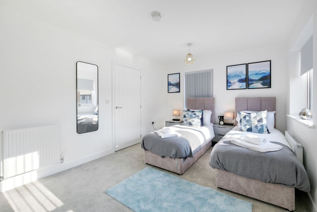 Additional image 21 of 5 bed semi-detached house to rentKempster Way, Weston Turville, Aylesbury HP22