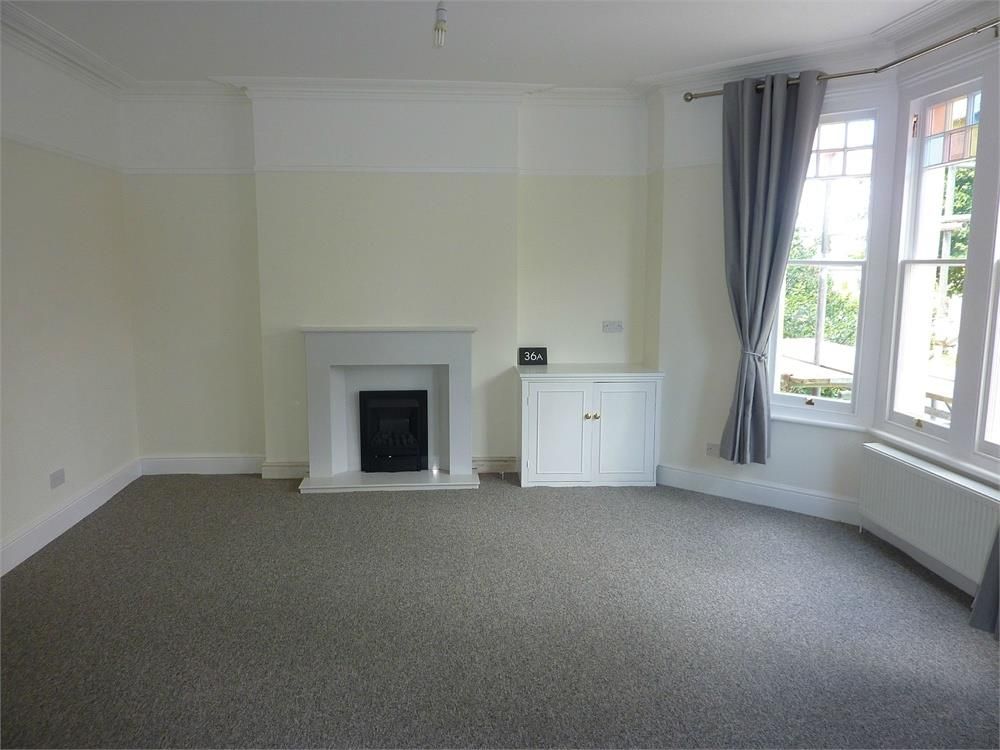 3 bed flat to rentStanwell Road, Penarth CF64 photo 3