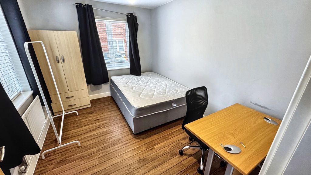 6 bed shared accommodation to rentOxleigh Way, Stoke Gifford, Bristol, Gloucestershire BS34 photo 5