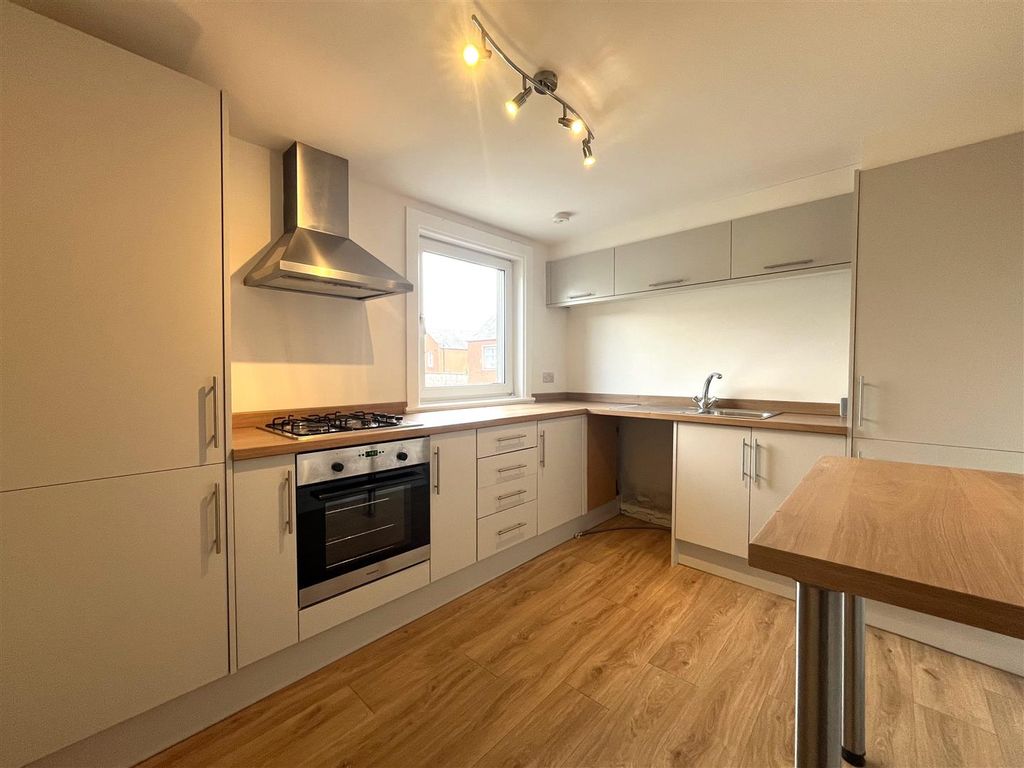 2 bed flat to rentCausewayend, Coupar Angus PH13 photo 2