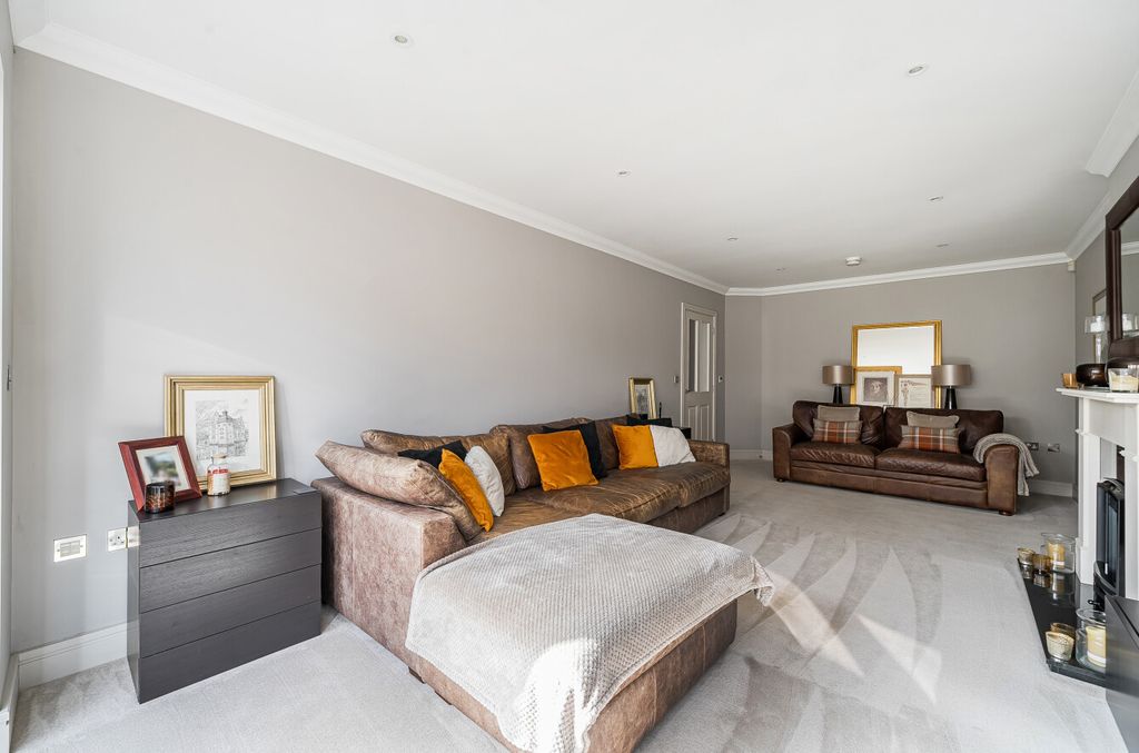 Additional image 33 of 4 bed detached house for saleElen Place, Bracknell, Berkshire RG42