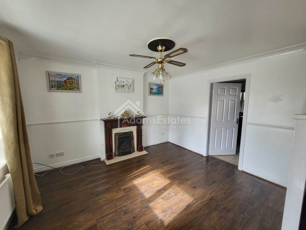 Additional image 2 of 4 bed semi-detached house for saleMillbrook Gardens, Dewsbury WF13