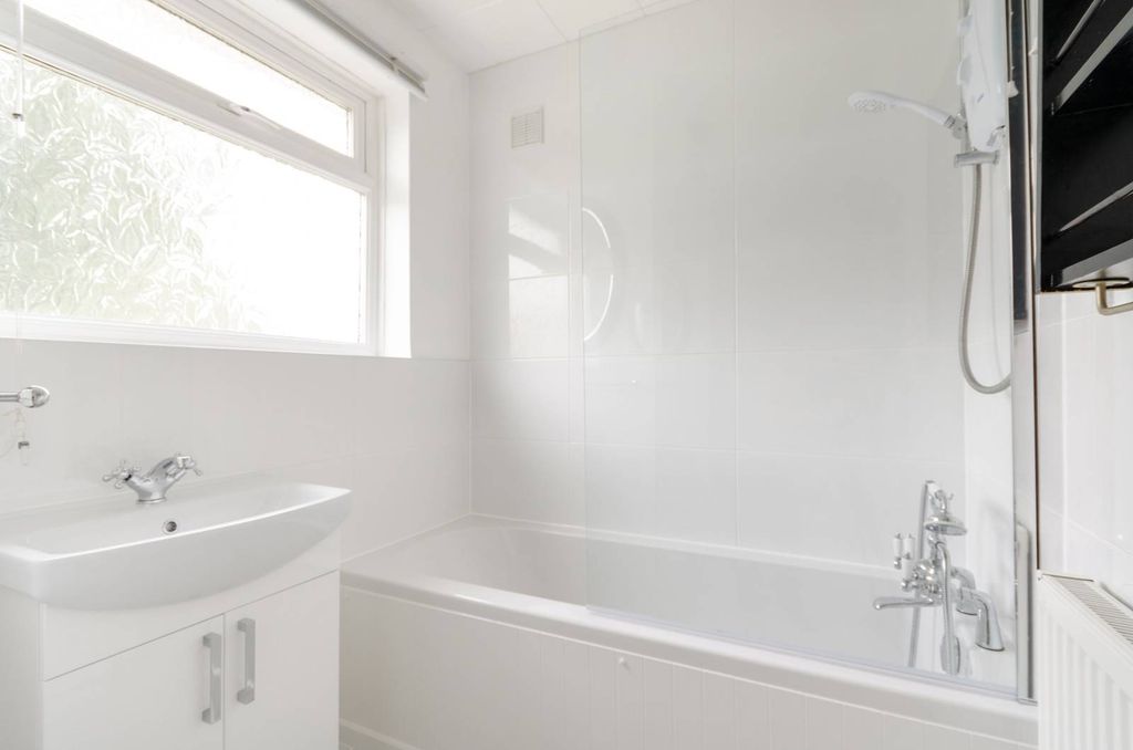 Additional image 6 of 3 bed semi-detached house to rentQuinton Road, Thames Ditton KT7