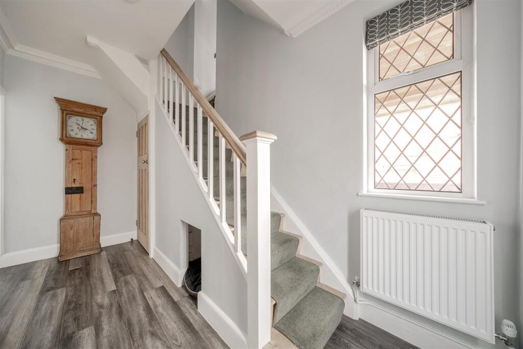 Additional image 33 of Grove Avenue, Yeovil