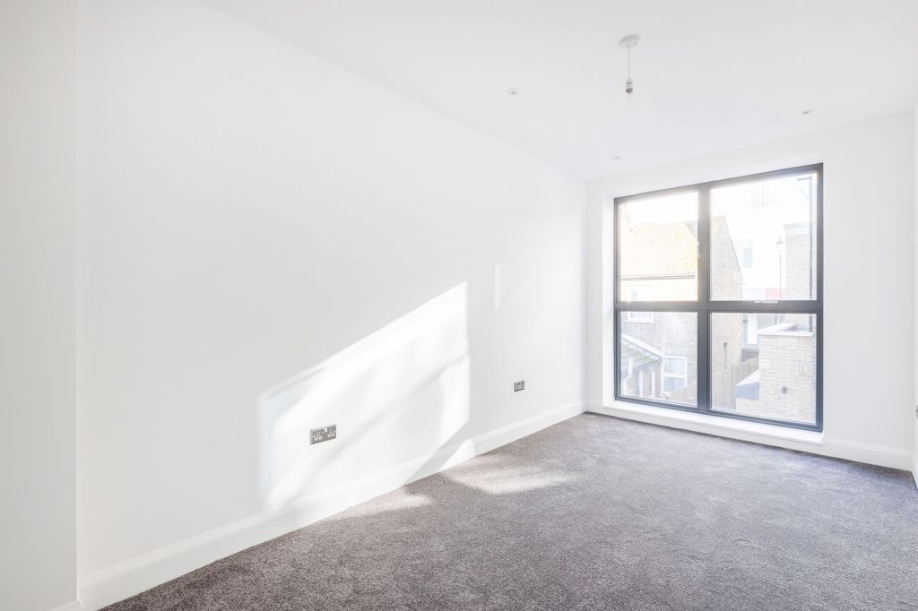 2 bed flat to rentFrith Road, Connect House CR0 photo 5