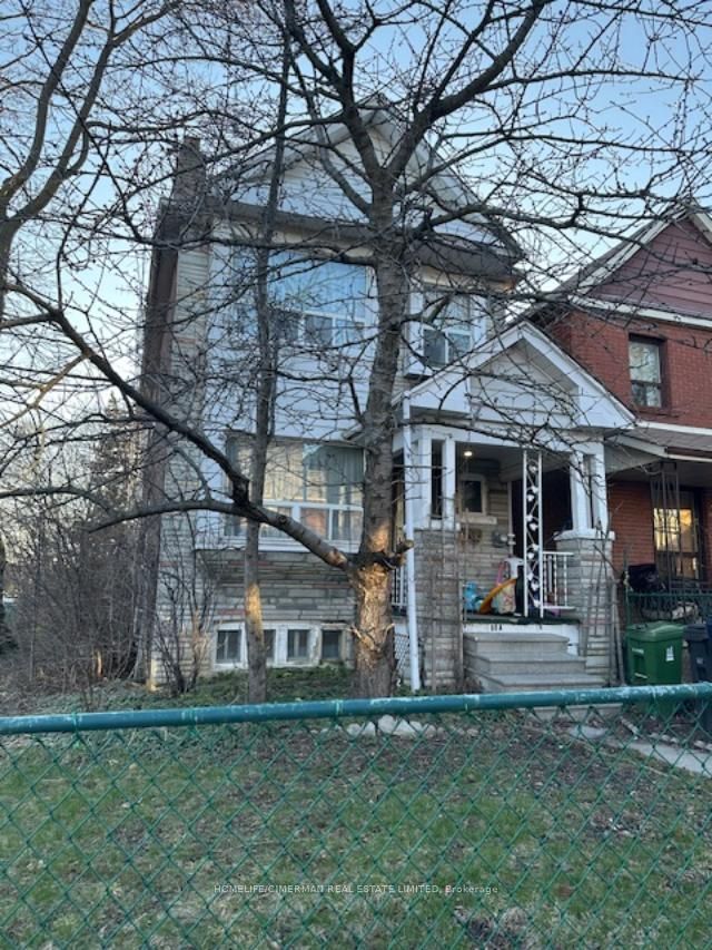 60A Arlington Avenue, Toronto, ON, M6G 3L1
