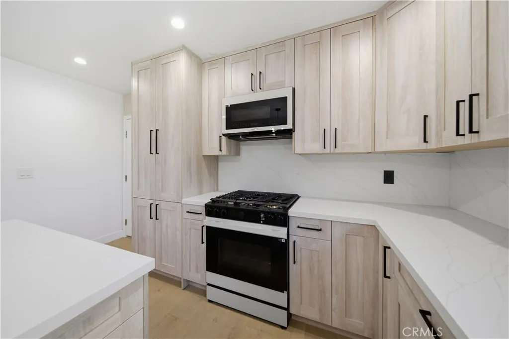 Additional image 12 of 8542 De Celis Pl, North Hills, CA 91343