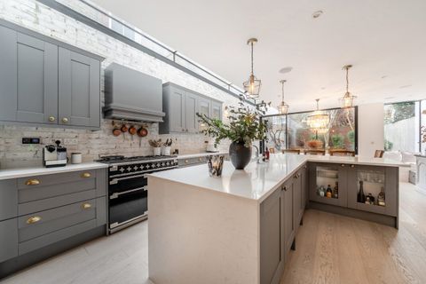 Santos Road, Putney, London SW18