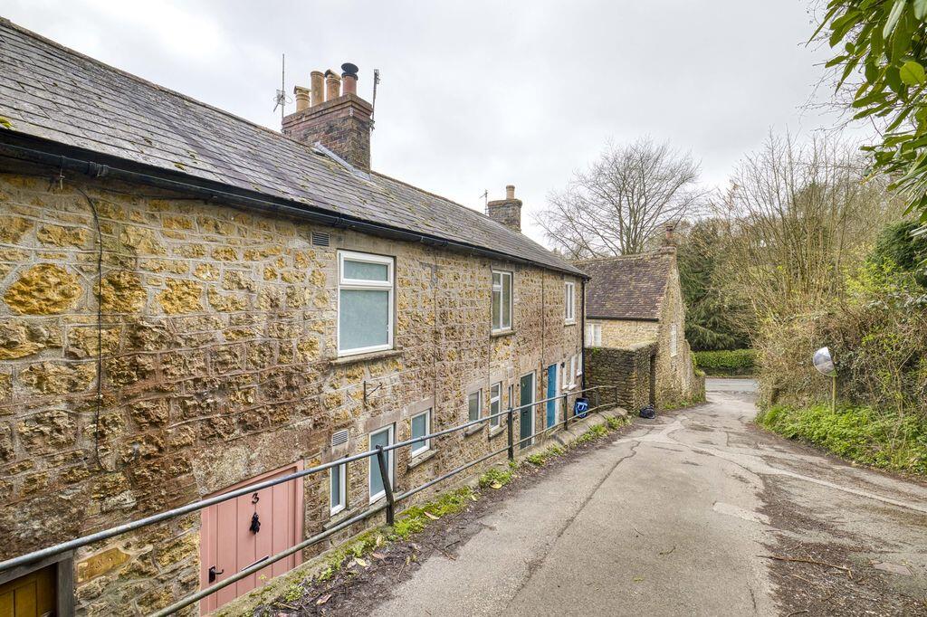 Character two bedroom cottage in Bruton