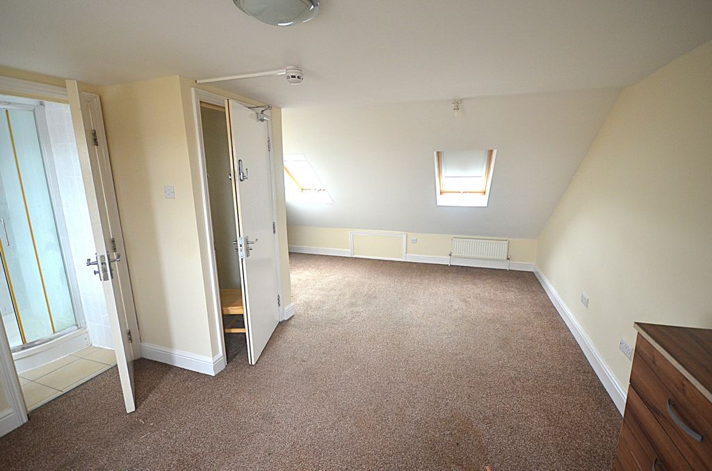 7 bed shared accommodation to rentLoxford Lane, Ilford IG1 photo 4