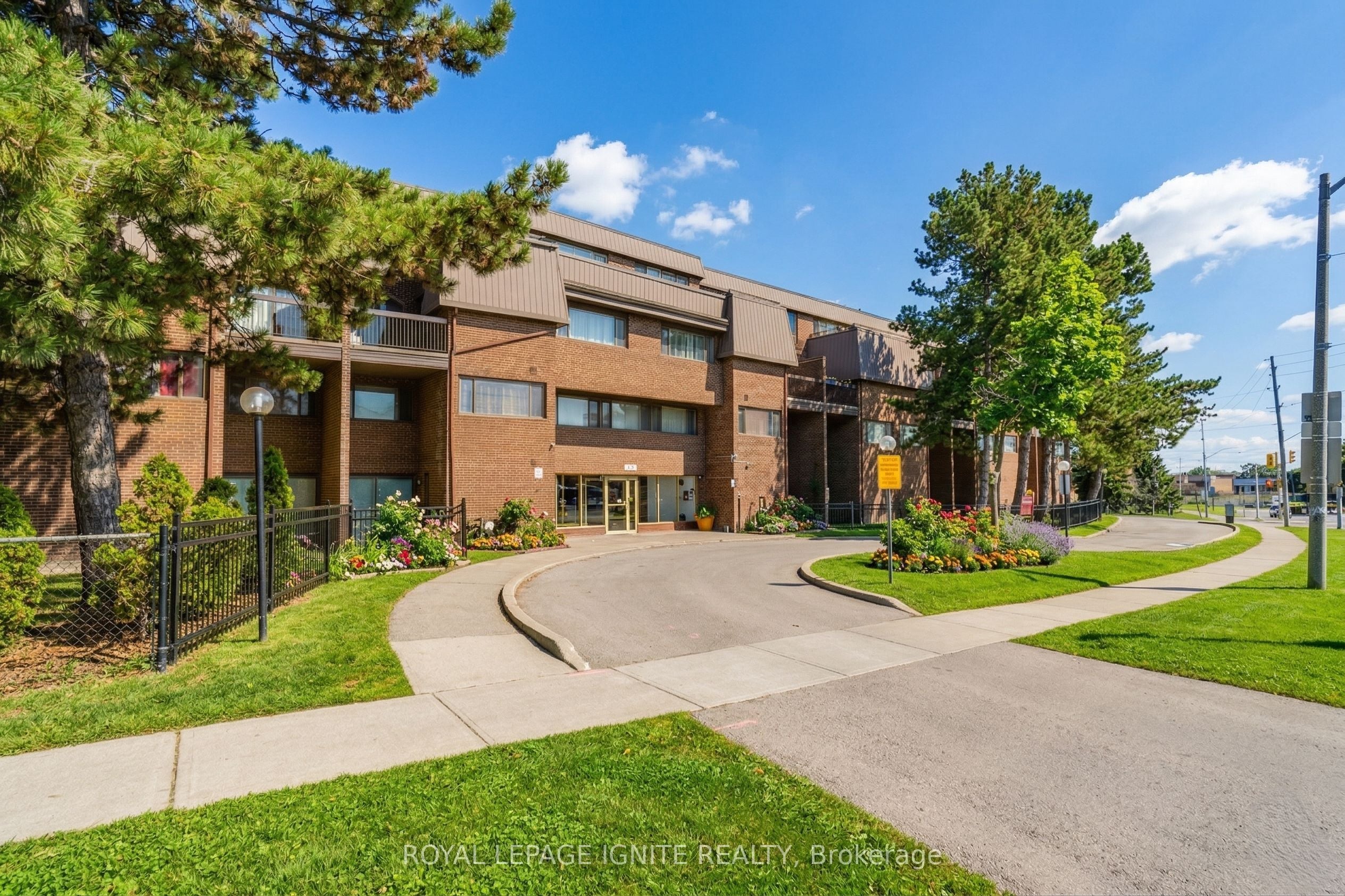 211-3455 Morning Star Drive, Mississauga, ON, L4T 3T9