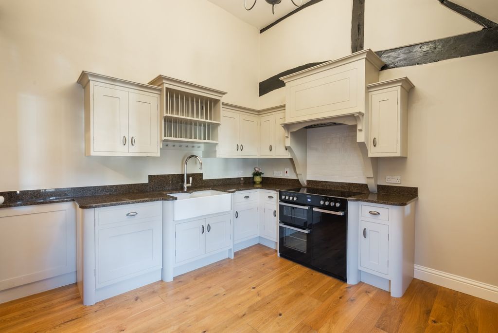 Additional image 3 of 2 bed flat for saleLondon End, Beaconsfield, Buckinghamshire HP9