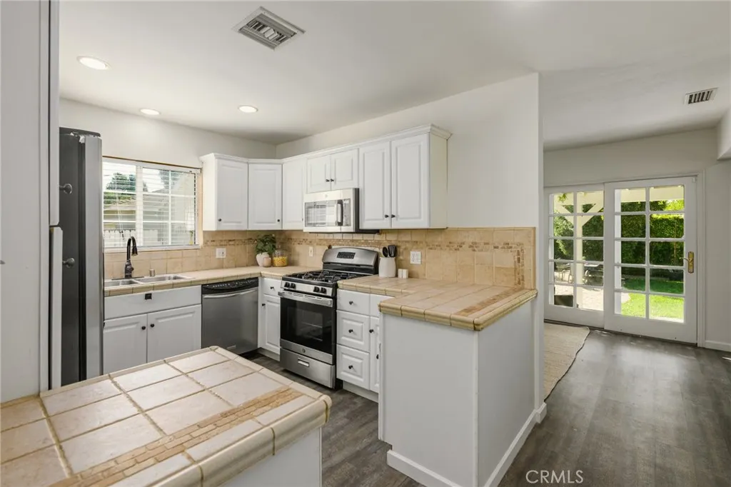 Additional image 9 of 17256 Lemay St, Lake Balboa, CA 91406