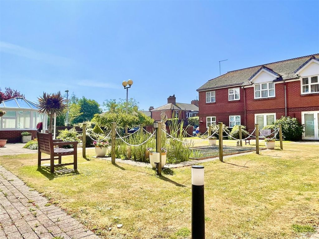 1 bed flat for saleRetirement Home, Weymouth DT4