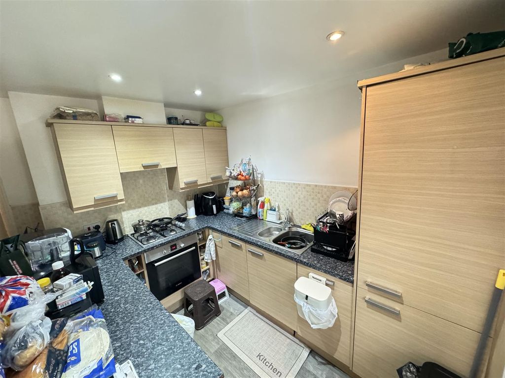 2 bed flat for saleCircular Road South, Colchester CO2 photo 4
