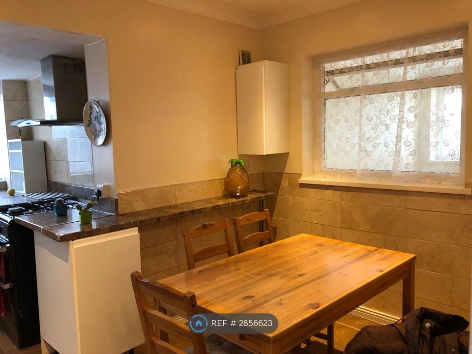 Additional image 7 of 5 bed semi-detached house to rentNeville Drive, Thatcham RG19