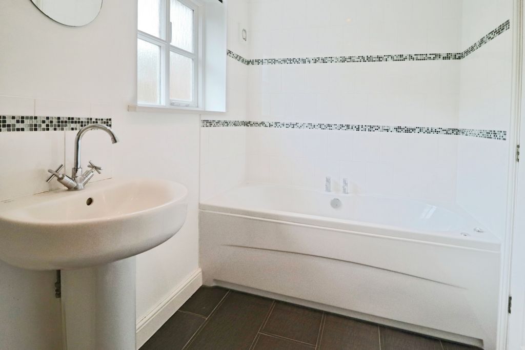 Additional image 6 of 4 bed detached house to rentColtsfoot Crescent, Bury St. Edmunds IP32