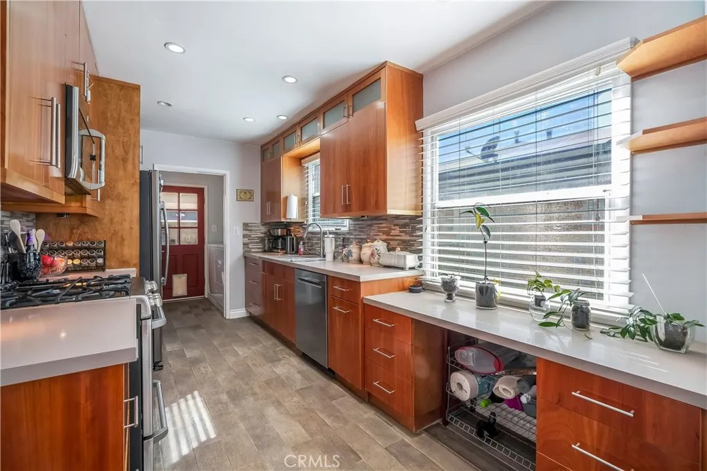 Additional image 74 of 17504 Hamlin St, Van Nuys, CA 91406