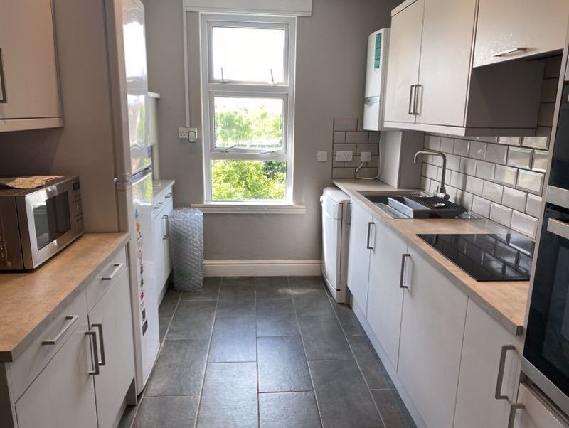 5 bed shared accommodation to rentCoronation Avenue, Bath BA2 photo 3