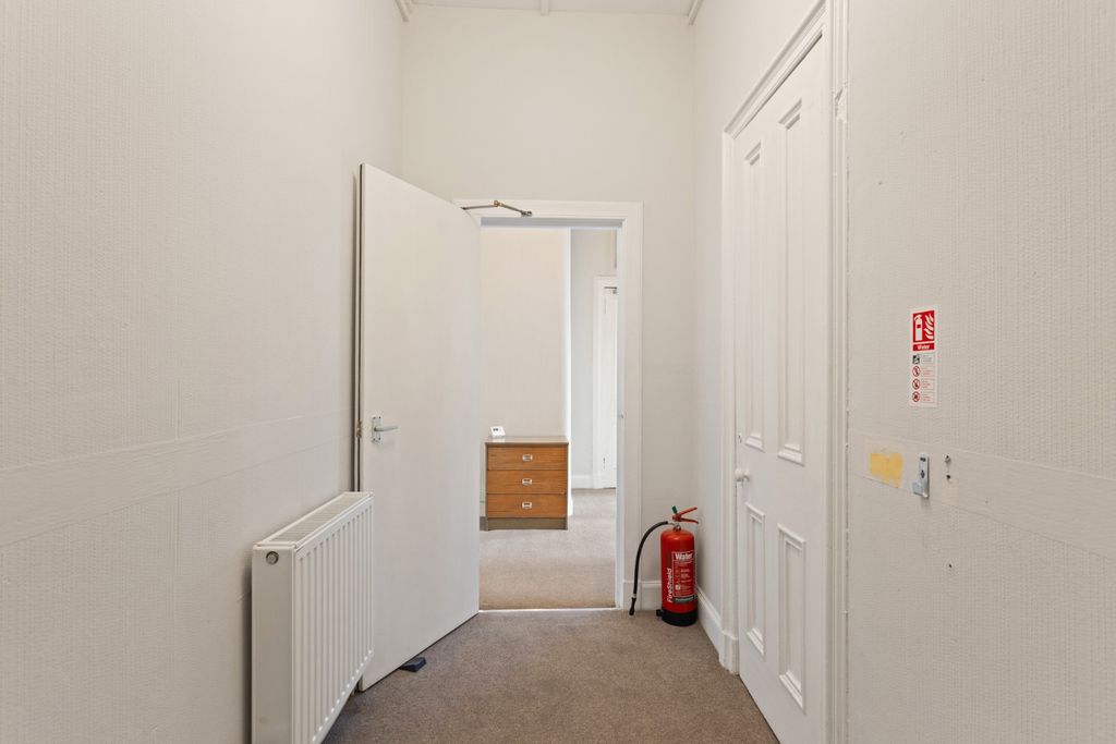 3 bed flat to rentViewforth, Bruntsfield, Edinburgh EH10 photo 3