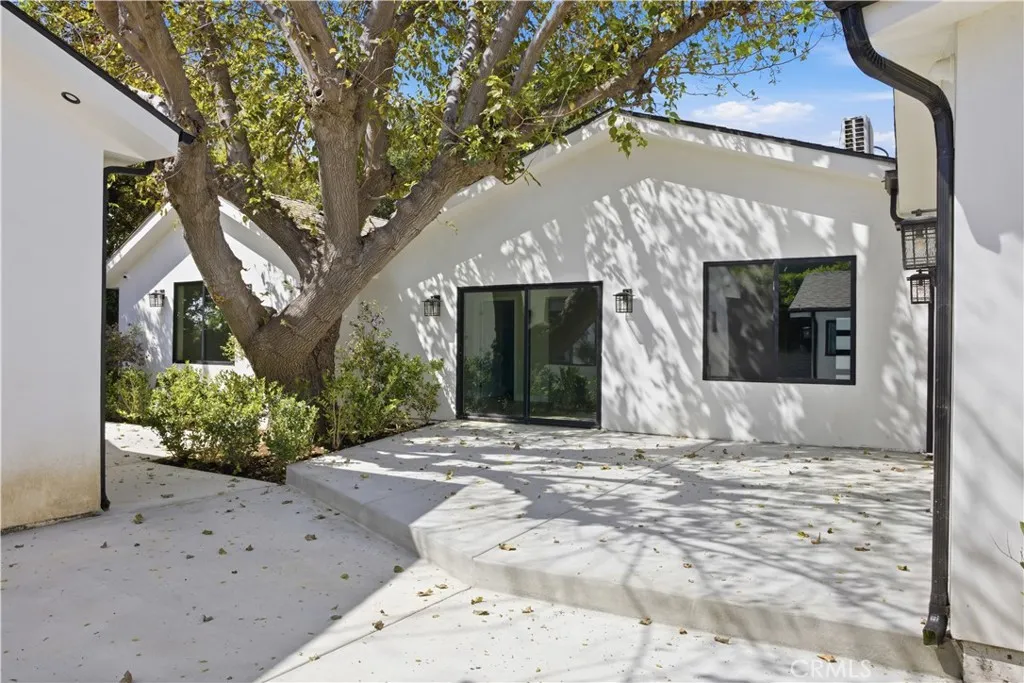 Additional image 4 of 8542 De Celis Pl, North Hills, CA 91343