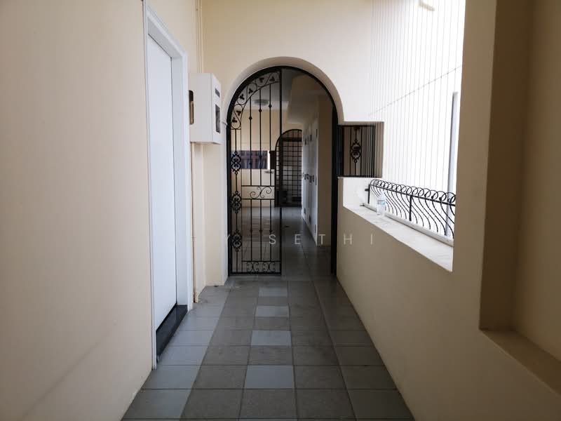Additional image 10 of 39 Marine Parade Road