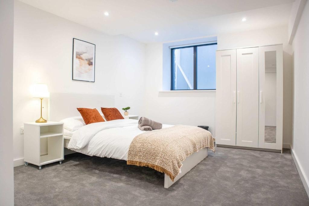 4 Bed Flat, London, NW1, N1 7GU photo 4