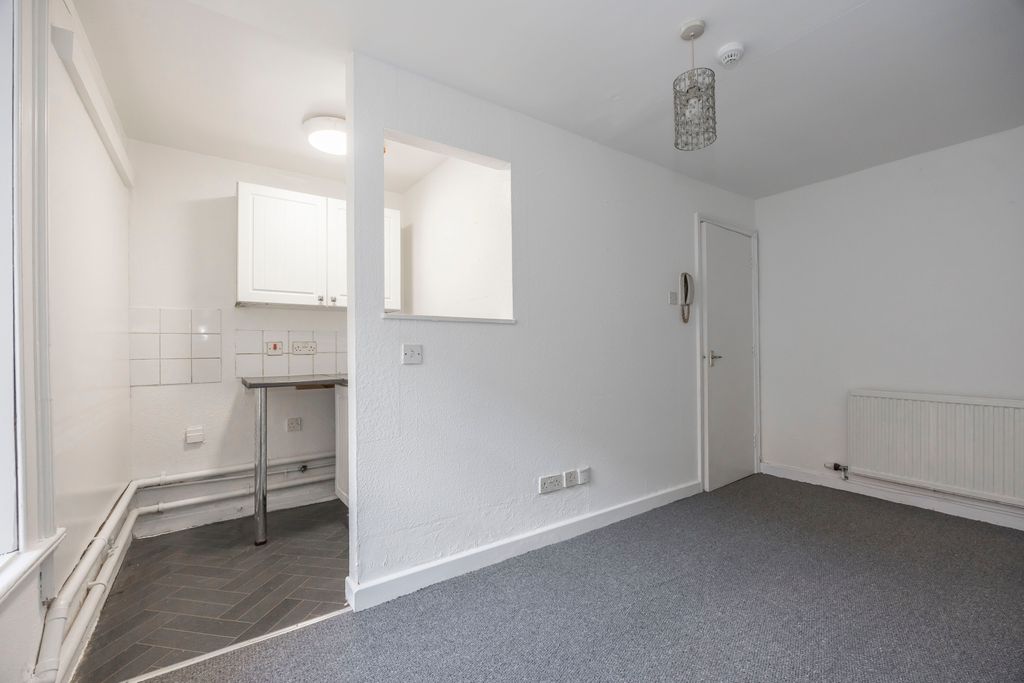 Additional image 7 of 2 bed flat to rentWellington Street, Cheltenham GL50