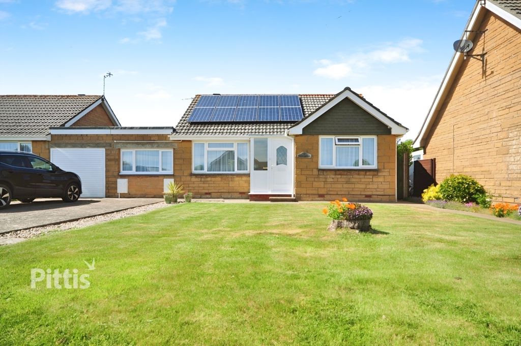 3 bed bungalow to rentDowns View Road, Bembridge PO35