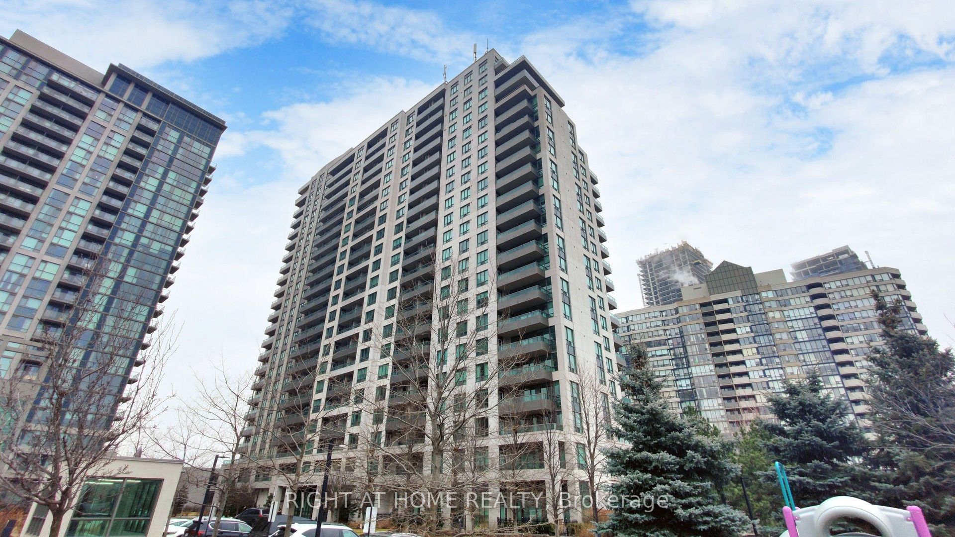211-335 Rathburn Road W, Mississauga, ON, L5B 0C8