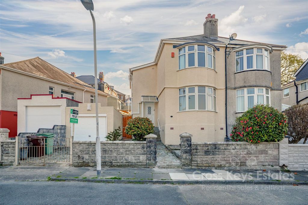 3 bed property to rentChurchill Way, Peverell PL3