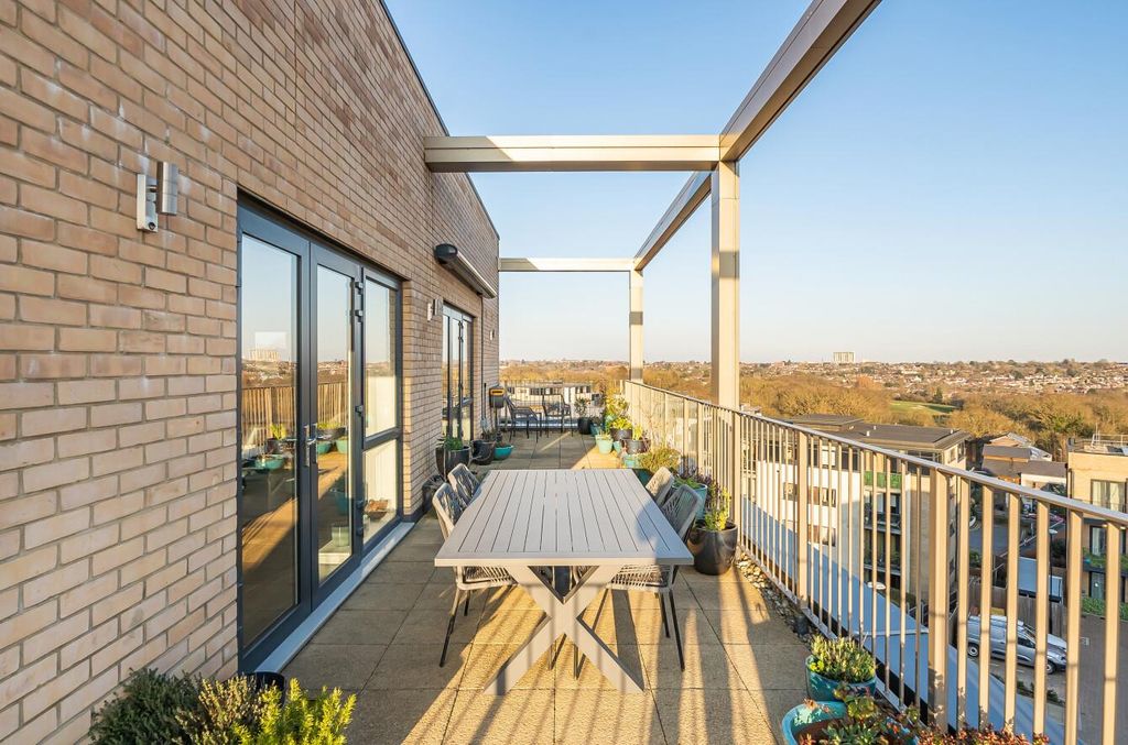 Additional image 5 of 2 bed flat for saleHenry Darlot Drive, London NW7