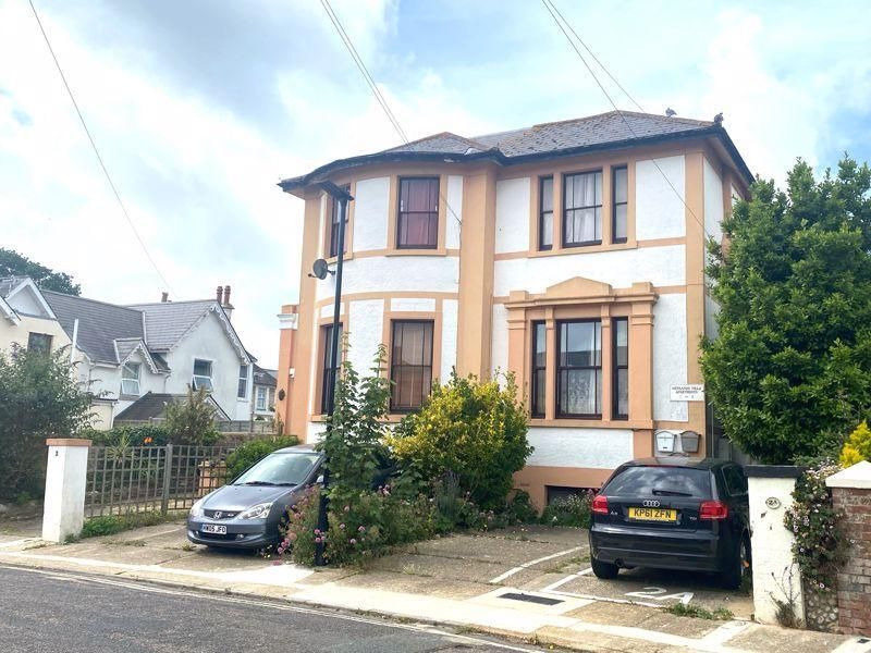 1 bed flat to rentRoyal Crescent, Sandown PO36