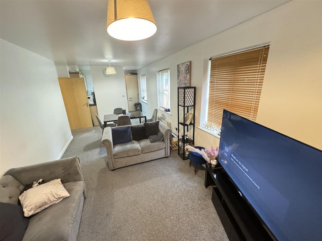 2 bed flat for saleCircular Road South, Colchester CO2 photo 2