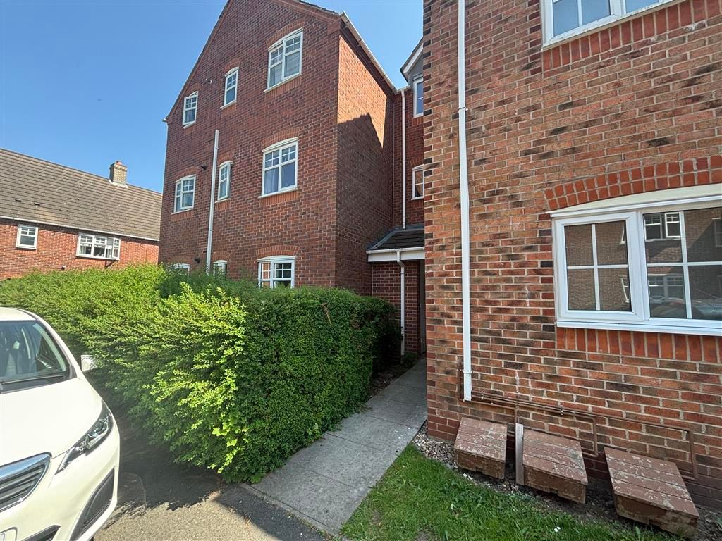 2 bed flat to rentMulberry Drive, Lichfield WS13