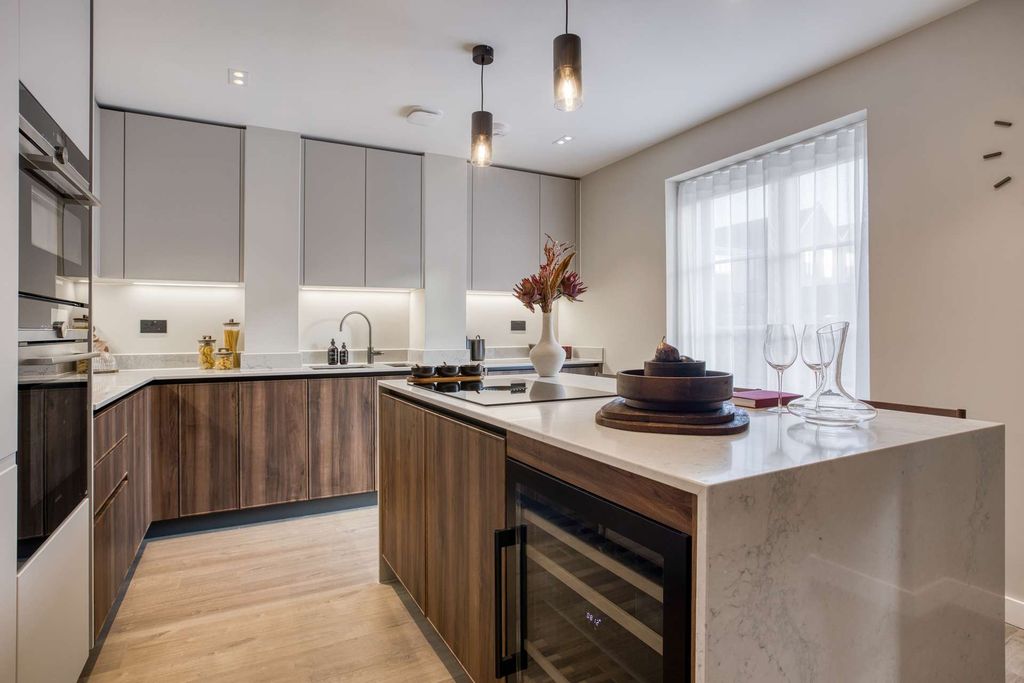Additional image 24 of 5 bed flat for saleDaffodil Crescent, Barnet EN4