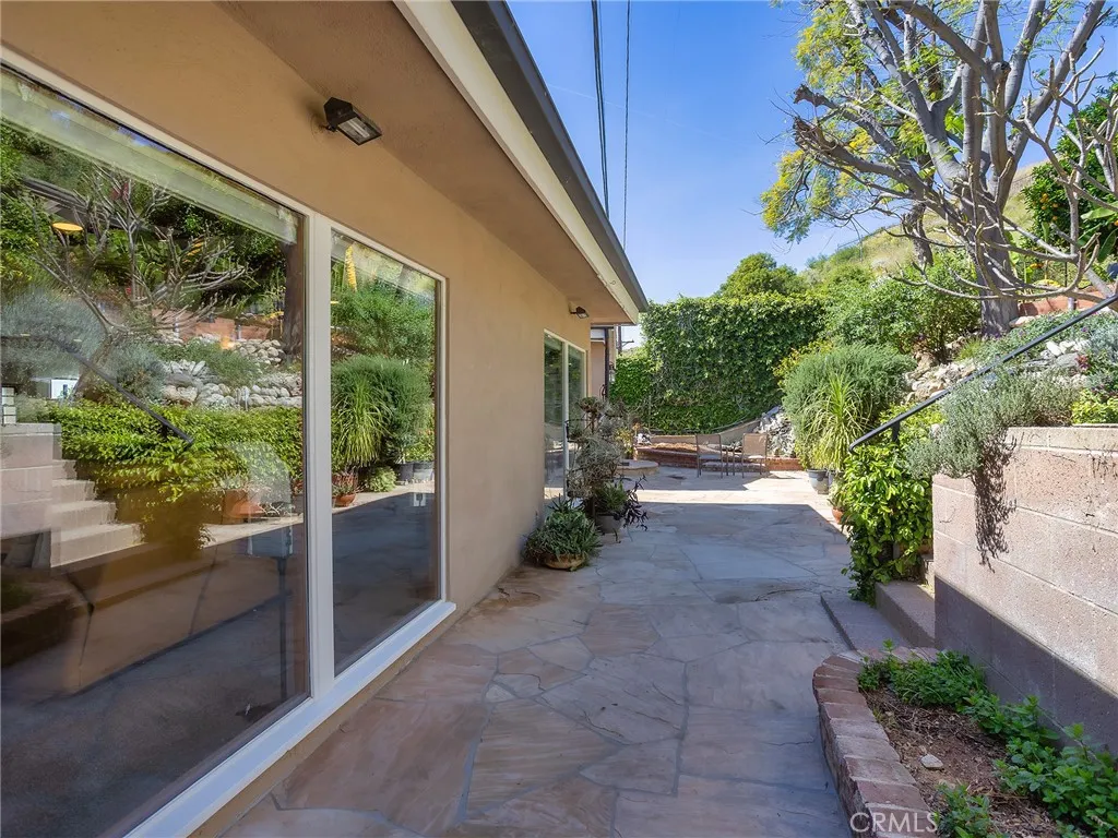 Additional image 49 of 1012 N Sunset Canyon Drive, Burbank, CA 91504