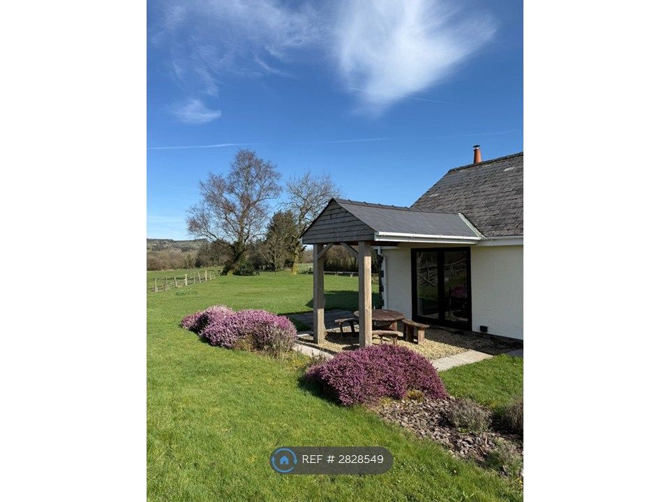 4 bed bungalow to rentCray, Brecon LD3 photo 5