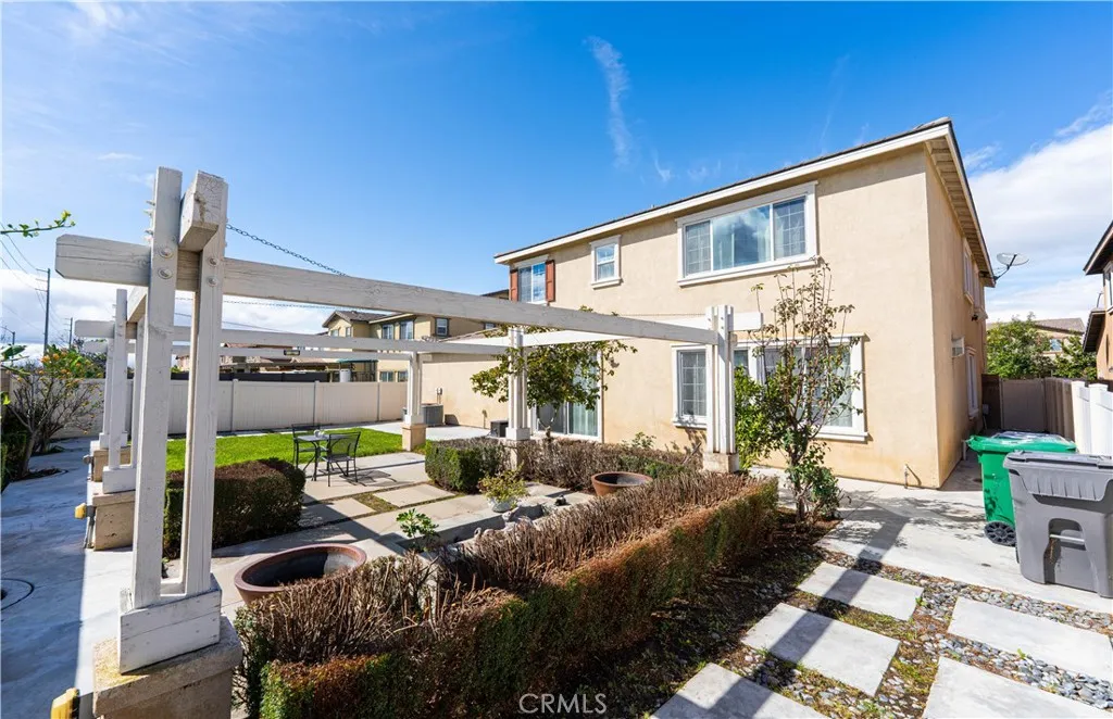 13985 Riverglen Dr, Eastvale, CA 92880