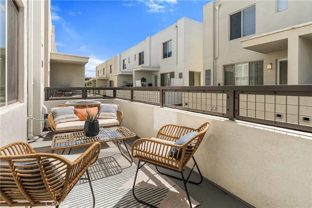 Additional image 64 of 5560 Boardwalk Unit 105, Hawthorne, CA 90250