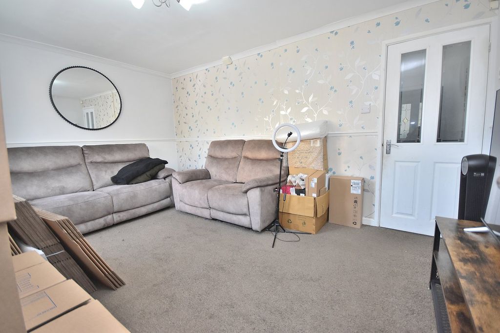 Additional image 3 of 3 bed semi-detached house to rentRaisins Field Close, Northampton NN3