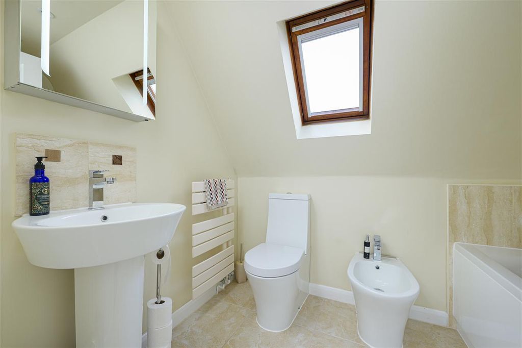Additional image 15 of 5 bed detached house for saleLower Rainham Road, Rainham ME8
