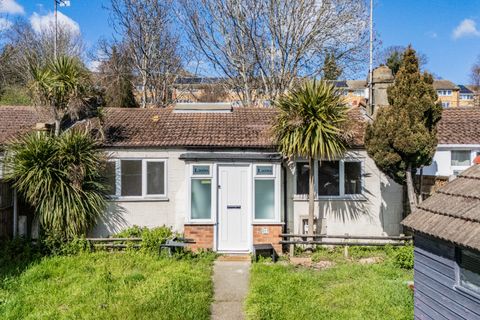 Hillside, Erith, Kent DA8