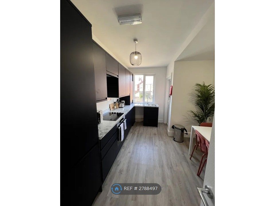 6 bed shared accommodation to rentHall, Doncaster DN4 photo 2